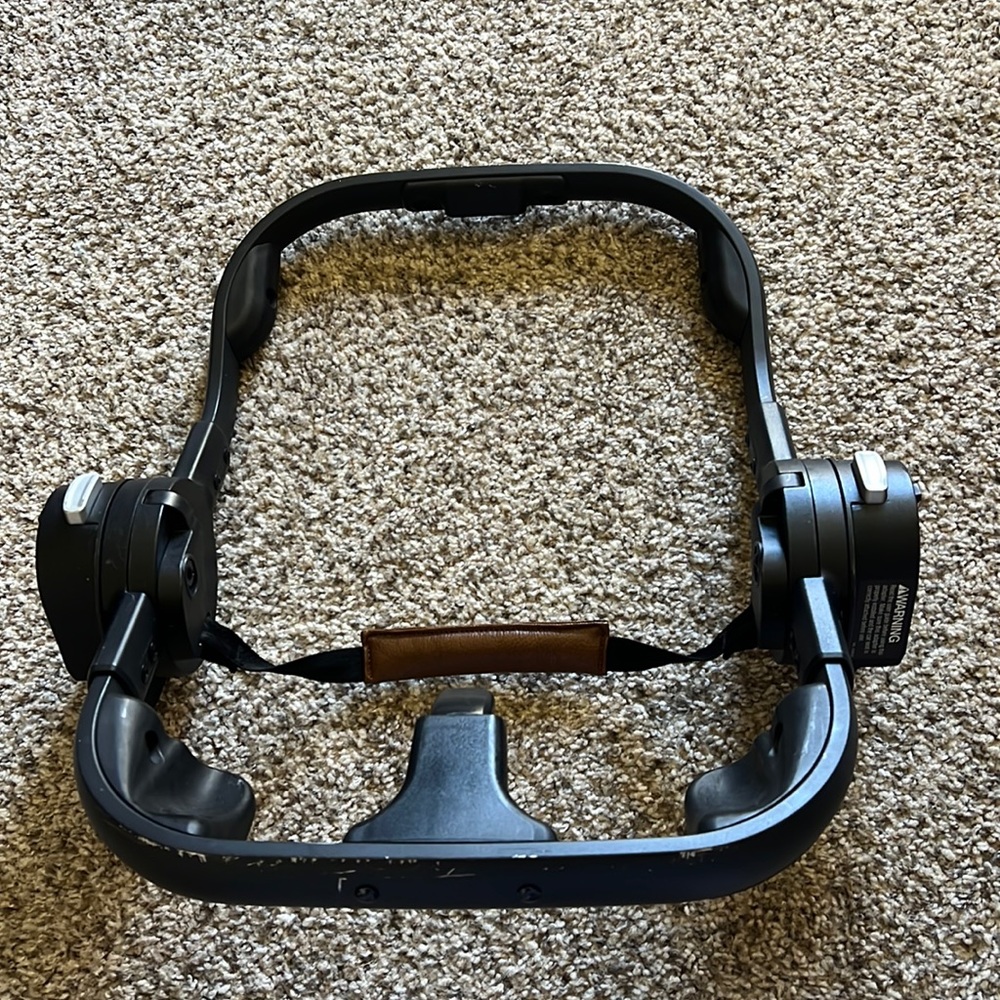 Nuna Triv car seat adapter